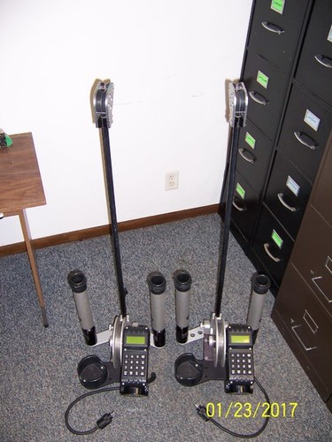 Traxstech downriggers 1 001.JPG