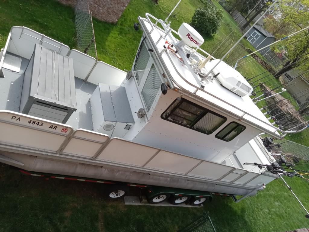 Custom Built 28 ft Tri Pontoon Fishing Vessel - Boats for Sale